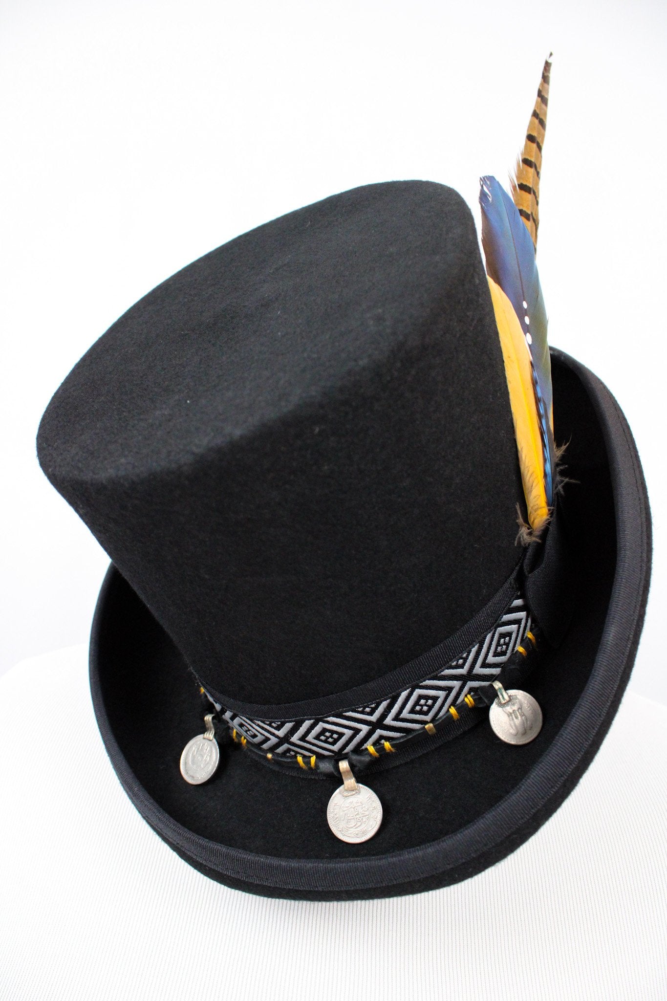 Black Wool Top Hat – The Ringmaster of Your Extraordinary Life
